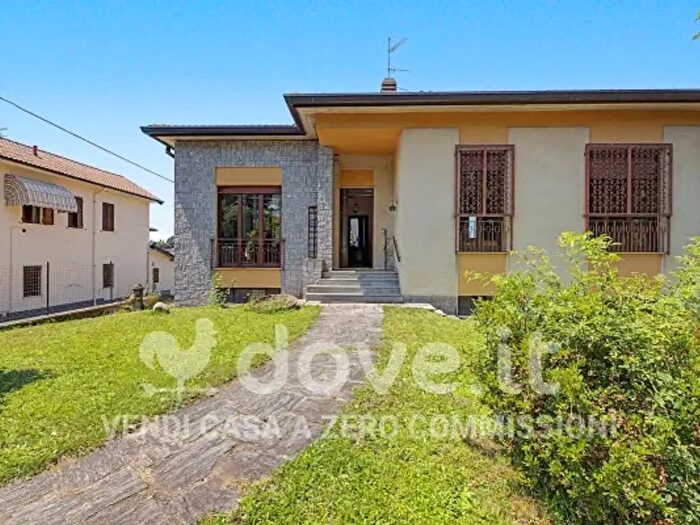 Casa con 6 locali in vendita in Via G Bertacchi, Gallarate