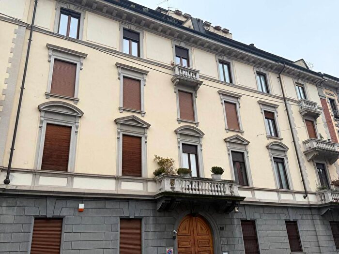 Appartamento quadrilocale in affitto in Via Bartolomeo Panizza, Vercelli Wagner, Milano