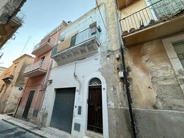 Appartamento con 6 locali in vendita in Via Sirena, Ragusa