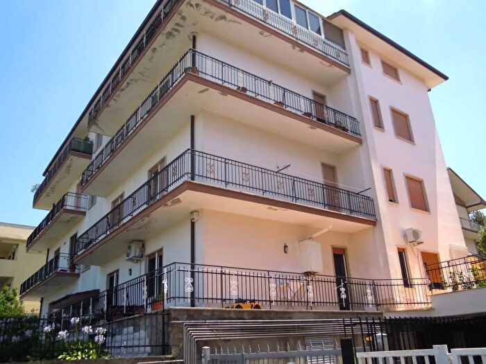 Appartamento quadrilocale in vendita in Via Livio Concin, Roma