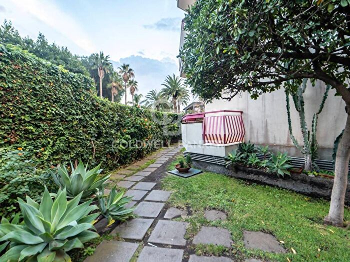 Appartamento con 6 locali in affitto in Via Telegrafo, San Cosmo Corso Italia Piazza Dante, Acireale