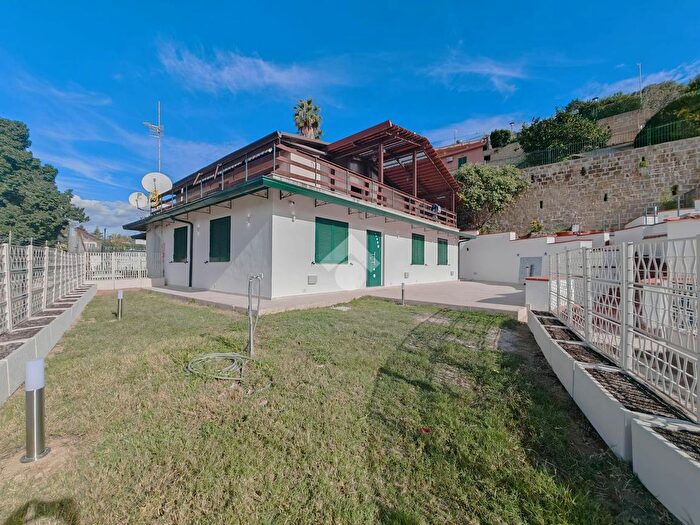 Casa quadrilocale in vendita in Traversa degli Oleandri, Pozzuoli