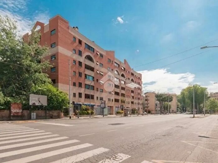 Appartamento quadrilocale in vendita in Via Monte Cervialto, Roma