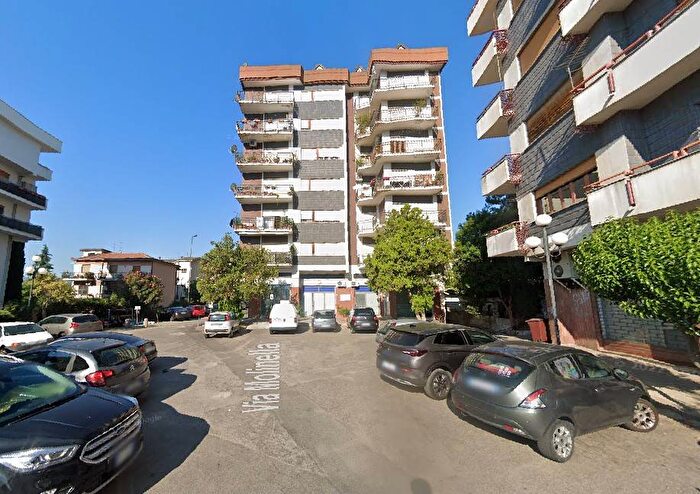 Appartamento trilocale in affitto in Via Molinella, Roges, Rende