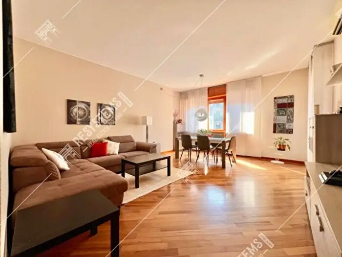 Appartamento quadrilocale in vendita in Via Derna, Milano