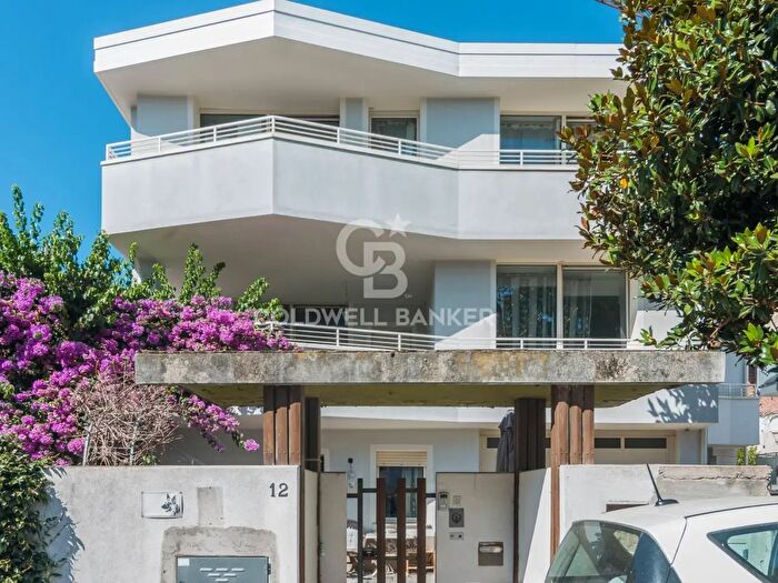 Casa con 10 locali in vendita in Via Mazzini, Misano Adriatico