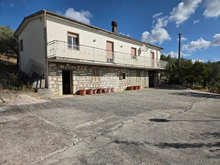 Casa quadrilocale in vendita in Contrada Colle Arso, Campobasso