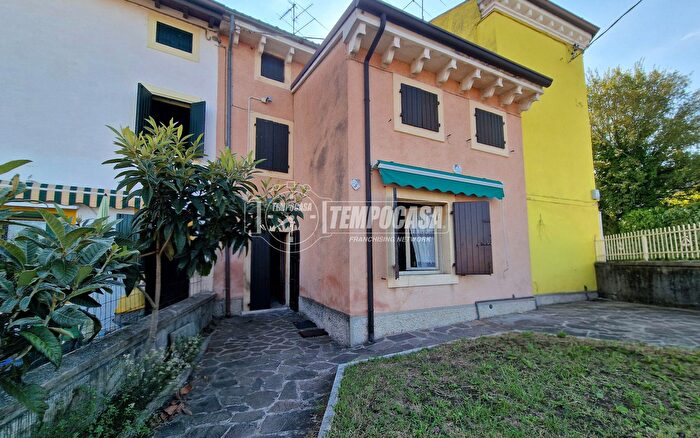 Casa quadrilocale in vendita in Via Preosole, Castelnuovo Del Garda