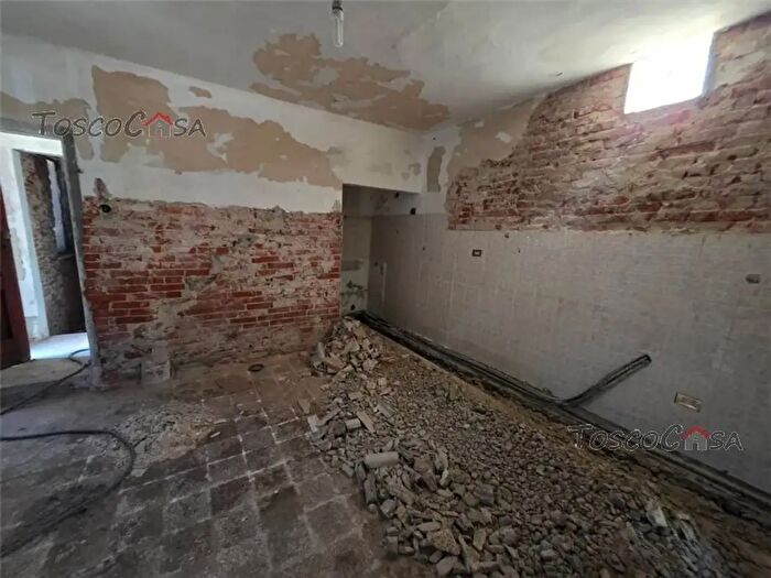 Casa con 6 locali in vendita in Fucecchio