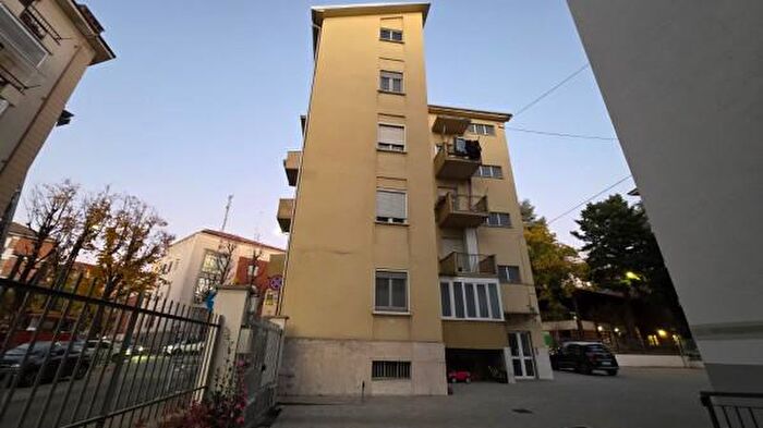 Appartamento con 5 locali in vendita in Via Filippo Corridoni, Asti
