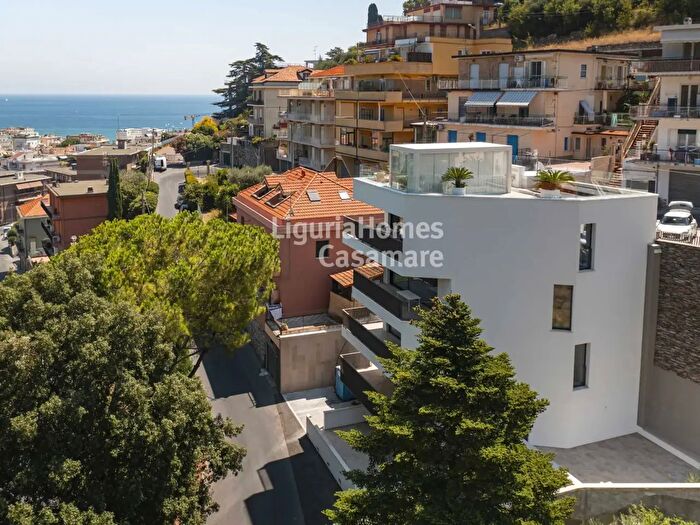 Appartamento con 5 locali in vendita in Via Luigi Borri, Alassio
