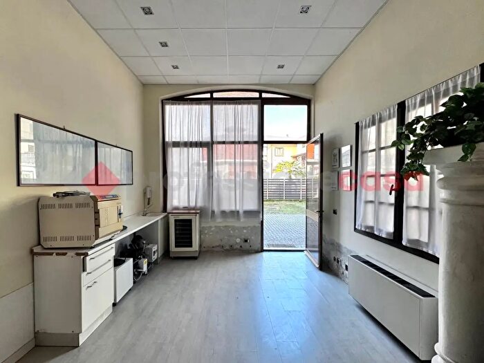 Appartamento trilocale in vendita in Via Roma, Dormelletto