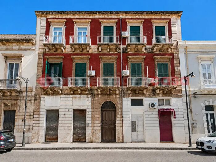 Appartamento quadrilocale in vendita in Via Francesco Crispi, Siracusa