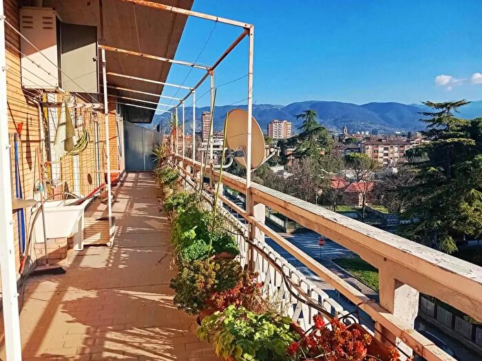 Appartamento con 5 locali in vendita in Via Lambruschini, Terni