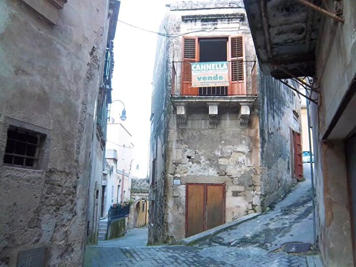Casa quadrilocale in vendita in Via Santa Chiara, Modica
