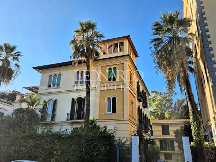 Appartamento con 6 locali in affitto in Piazza Salvatore di Giacomo, Napoli