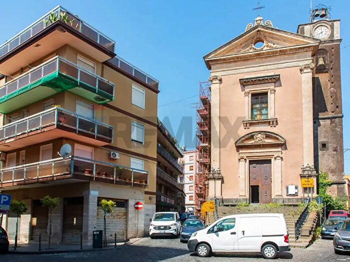 Appartamento con 10 locali in vendita in Via Madonna del Rosario, Misterbianco