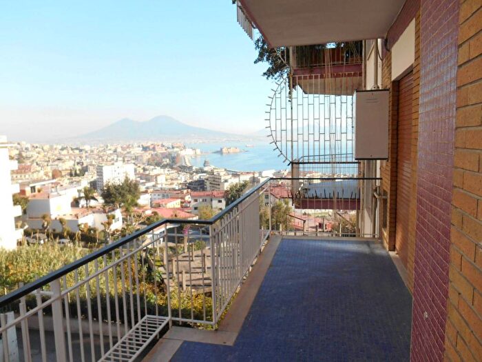 Appartamento con 6 locali in affitto in Via Privata Comola Ricci, Vomero, Napoli