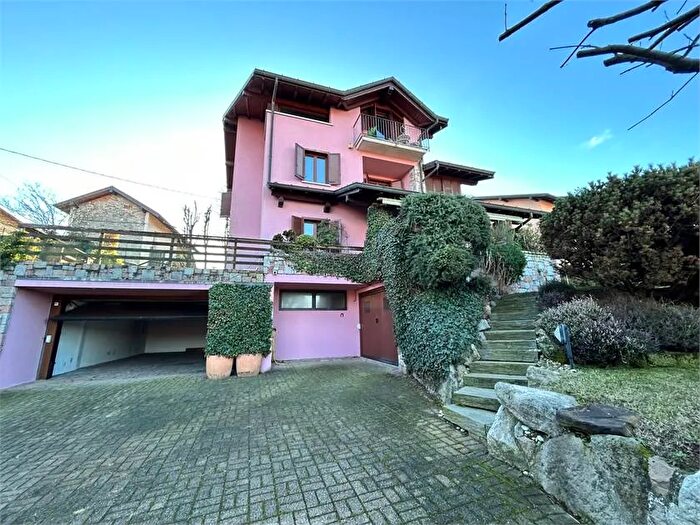 Casa con 7 locali in affitto in Taino