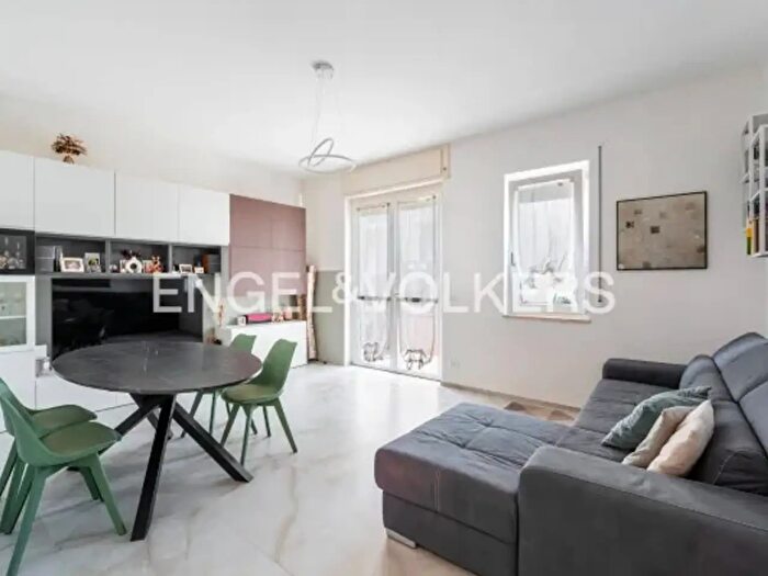 Appartamento quadrilocale in vendita in Via Annibale Cressoni, Como