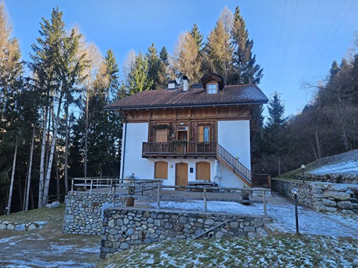 Appartamento trilocale in vendita in Strada di Vòlta Bèla, Commezzadura