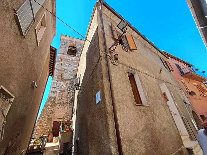 Casa con 5 locali in vendita in Via Umberto I, Alviano