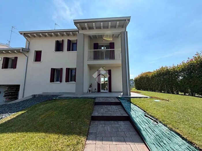 Casa quadrilocale in vendita in Via Piave, Villorba