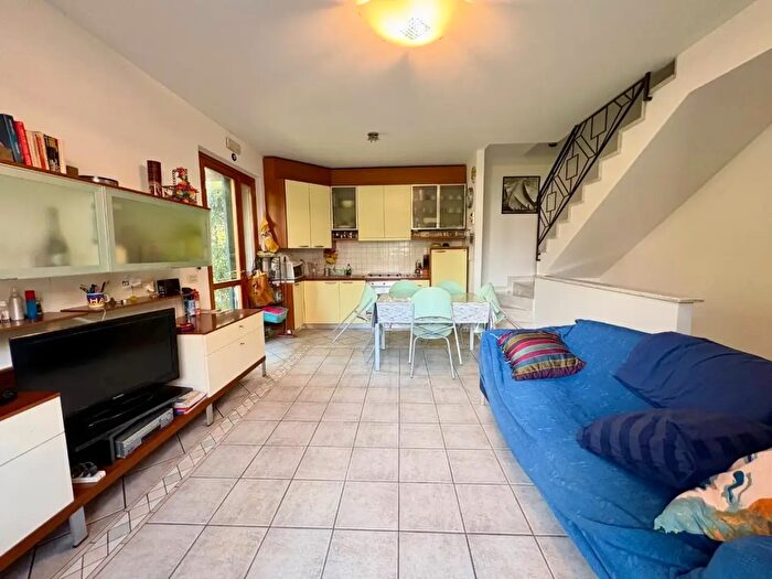 Casa quadrilocale in vendita in Massa