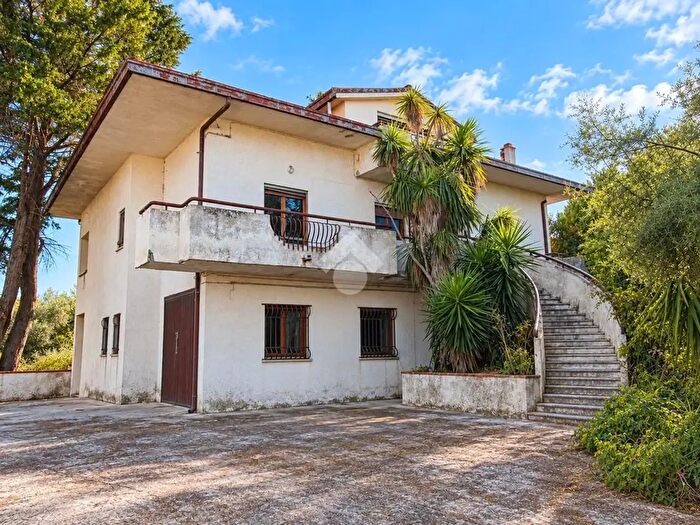 Casa con 7 locali in vendita in Contrada San Pietro, Ortona