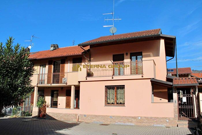 Casa con 6 locali in vendita in Strada Genova, Moncalieri