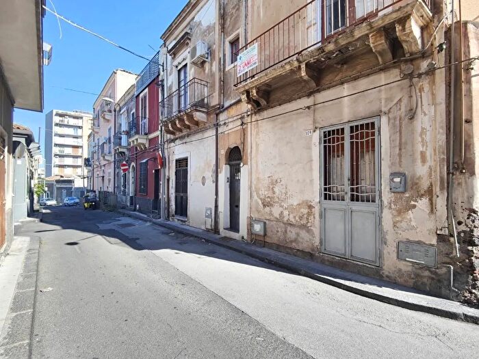 Appartamento bilocale in vendita in Via dellOro, Catania