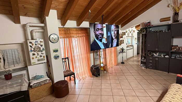 Appartamento trilocale in vendita in Via Camillo Benso Cavour, Melegnano