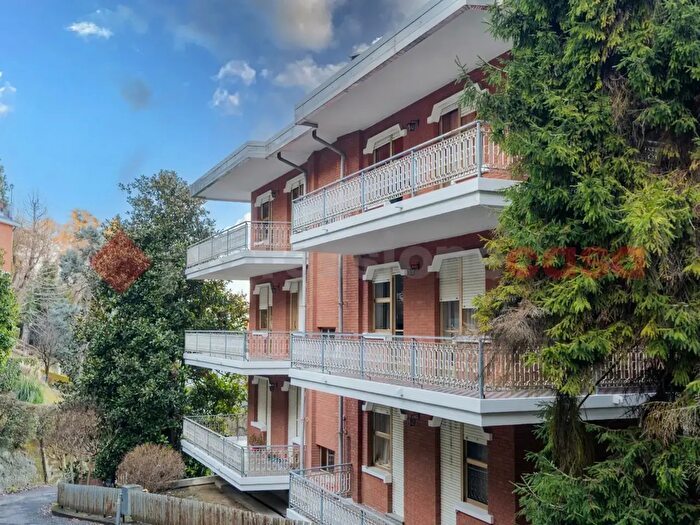 Appartamento con 8 locali in vendita in Strada Ponte Verde, Torino