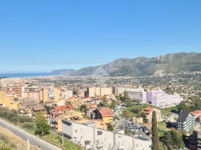 Casa quadrilocale in vendita in Via del Monte, Monreale