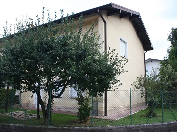 Casa quadrilocale in vendita in Pontida