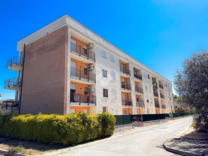 Appartamento quadrilocale in vendita in Via Algeri, Chieti