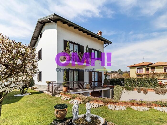 Casa con 6 locali in vendita in Via Piano Superiore, Monvalle