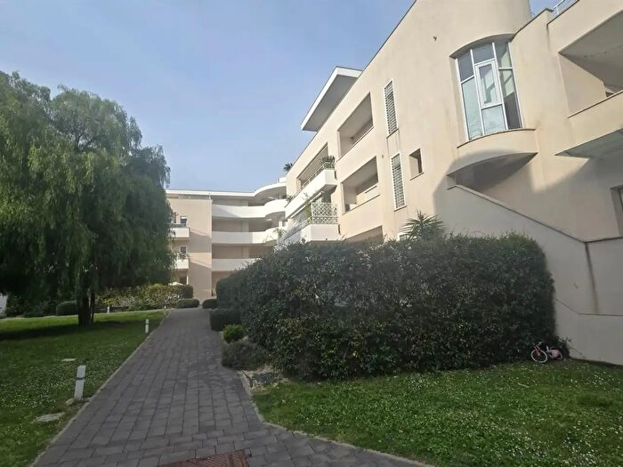 Appartamento quadrilocale in affitto in Via del Monferrato, Roma