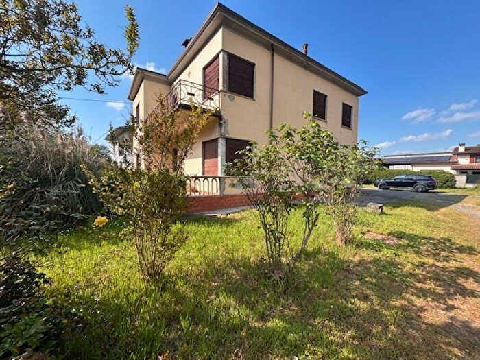 Casa con 9 locali in vendita in Pizzighettone