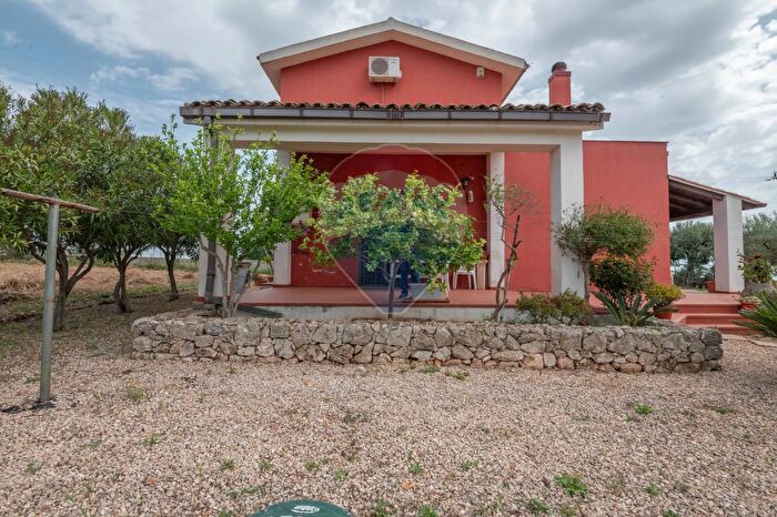 Casa con 8 locali in vendita in Contrada Cugno Lupo, Canicattini Bagni