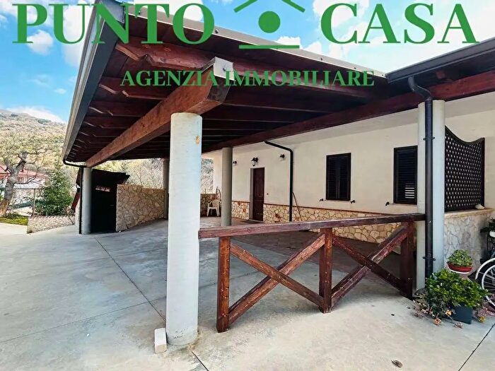 Appartamento trilocale in affitto in Via Oppolese, Lamezia Terme
