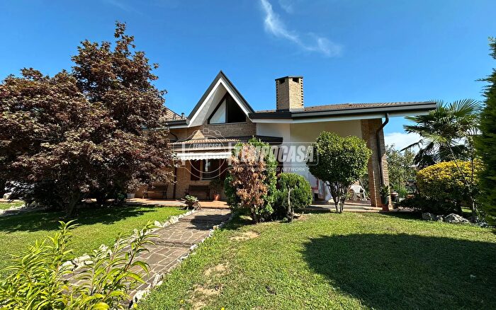 Casa quadrilocale in vendita in Via Galvani, Cogliate