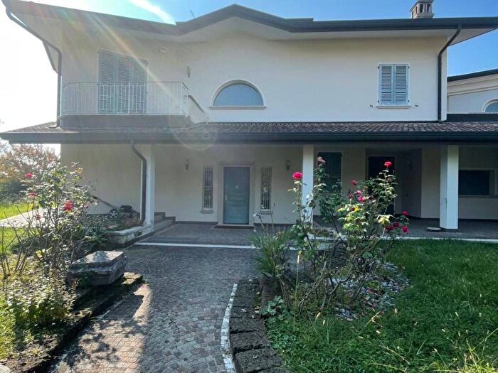 Casa con 6 locali in affitto in Via Giuseppe Mazzini, Centro, Botticino