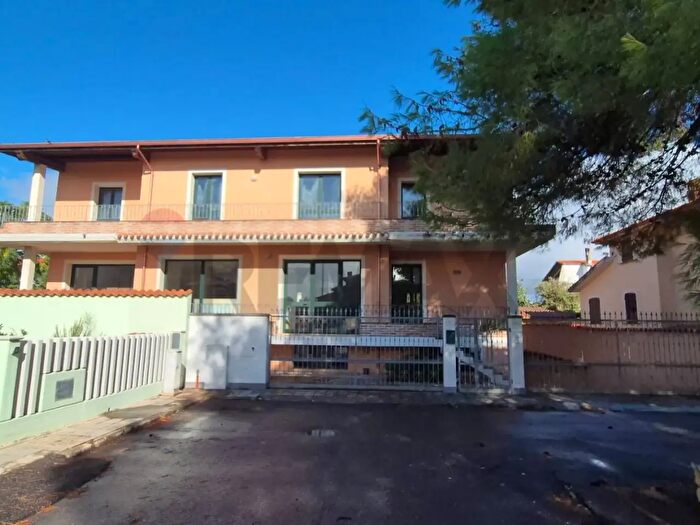 Casa con 5 locali in vendita in Simaxis
