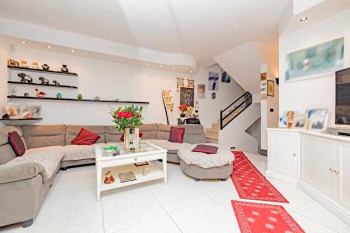 Casa quadrilocale in vendita in Via Carlo Lorenzini, Bollate