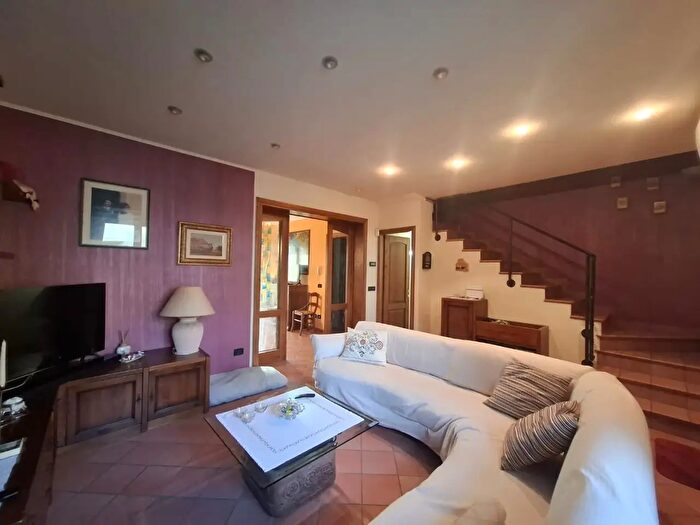 Casa con 6 locali in vendita in Fucecchio