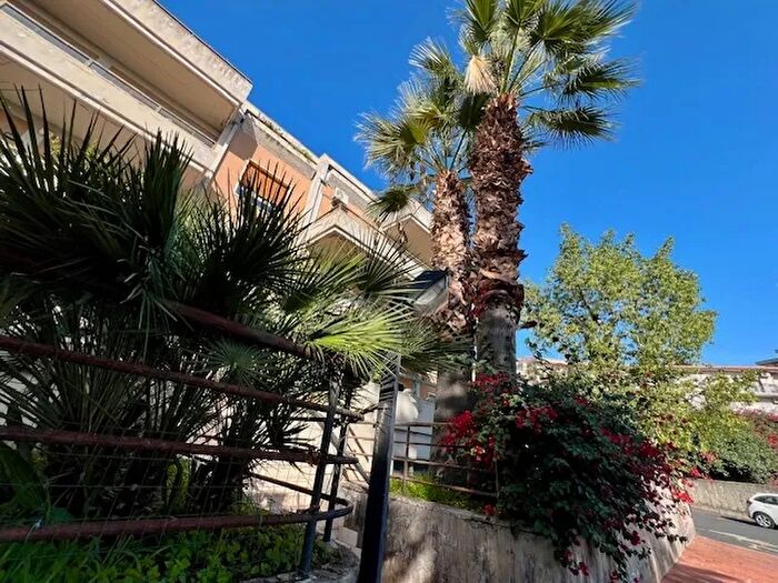 Appartamento con 5 locali in affitto in Piazza Tivoli, Tremestieri Etneo