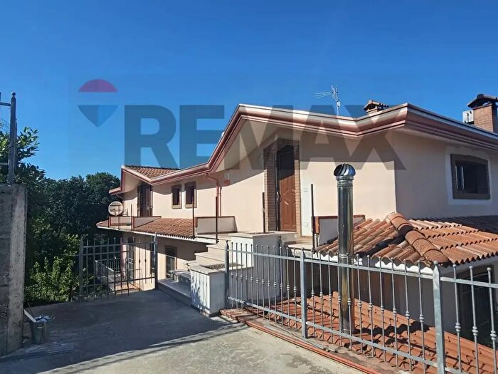 Appartamento con 7 locali in vendita in Via Delcogliano Raffaele Snc, San Nazzaro