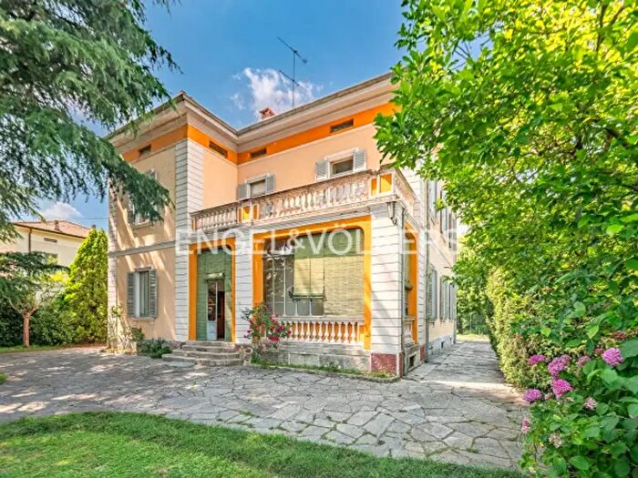 Casa con 6 locali in vendita in Via Luigi Cadorna, Erba