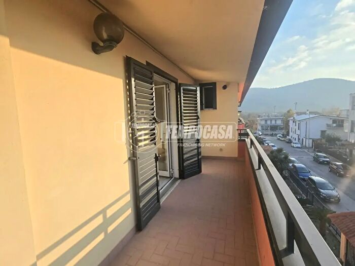 Appartamento quadrilocale in vendita in Via dei Funari, Sperone